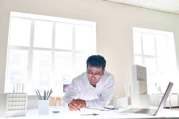 Comment intégrer les retours d'expérience (REX) dans la formation continue des cadres ?